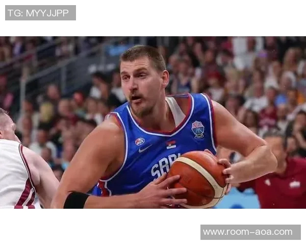 本赛季仅有三位球员场均25分5篮板5助攻且命中率超过50分别是里夫斯约基奇和字母哥